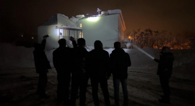 Cemaat namazdayken çatı çöktü