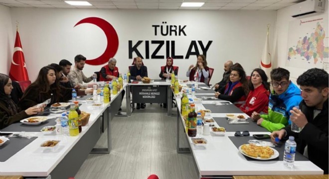 Kızılay'dan 'Anne Eli' iftar sofrası