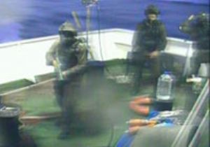 İsrail yardım gemilerine saldırdı