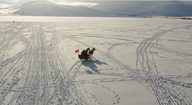 Çıldır Gölü'nde atlı kızak heyecanı başladı